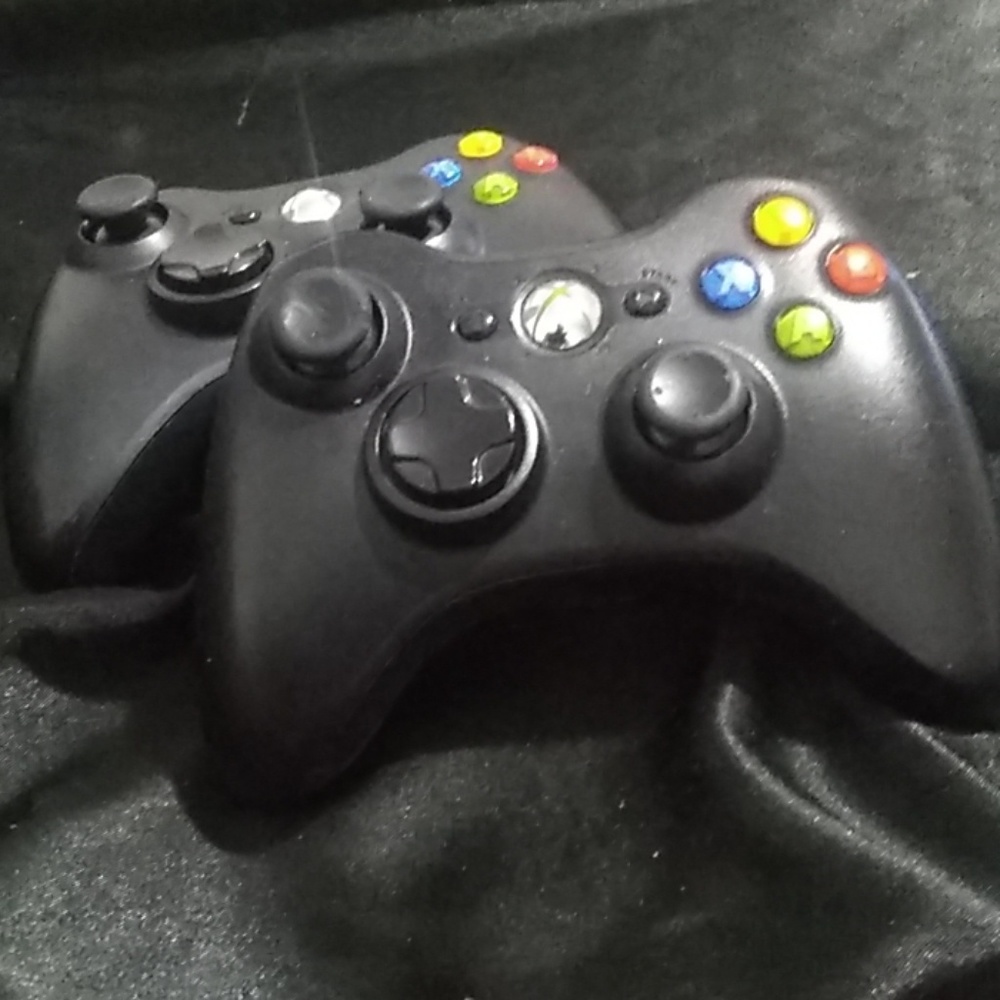 Xbox 360 controllers - Picture 3 of 3